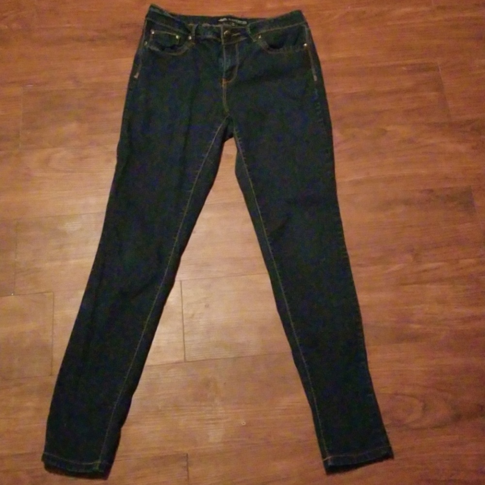 Skinny blue jeans